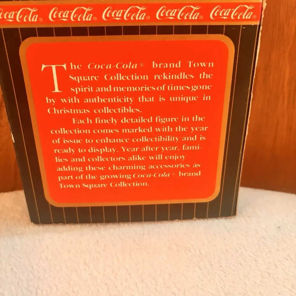 Coca-Cola Town Square Collection Couple on Bench 1996 Christmas Figure 64336